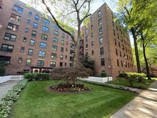 83-20 98 Street 2P, Woodhaven, NY 11421
