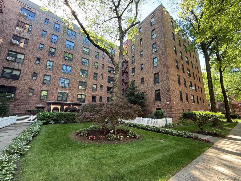 83-20 98 Street 2P, Woodhaven, NY 11421
