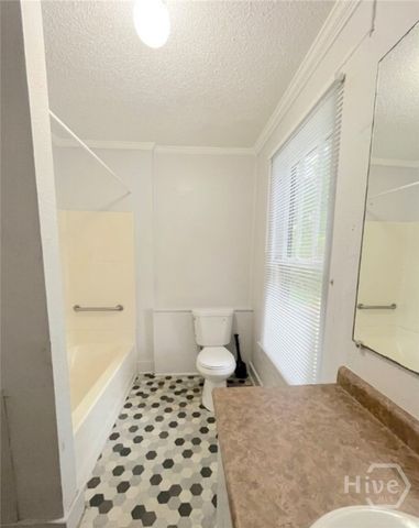 1008 W Victory Drive, Savannah, GA 31405