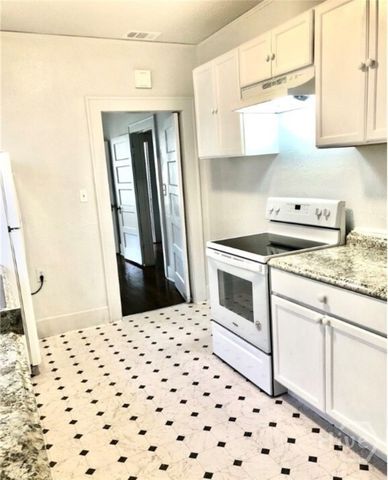1008 W Victory Drive, Savannah, GA 31405