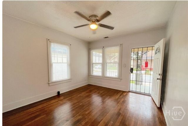 1008 W Victory Drive, Savannah, GA 31405