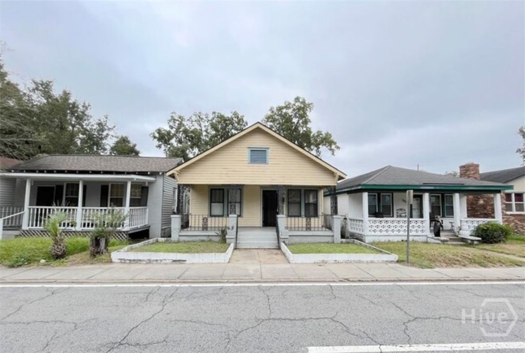 1008 W Victory Drive, Savannah, GA 31405