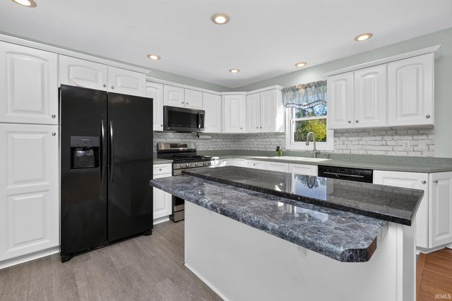 54180 Stonebridge Drive, Elkhart, IN 46514
