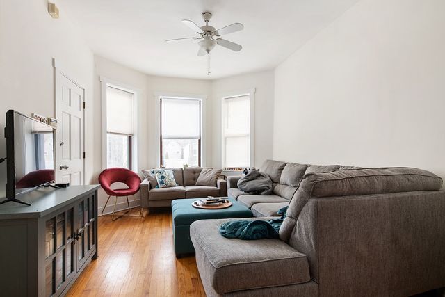 1716 N Campbell Avenue, Chicago, IL 60647