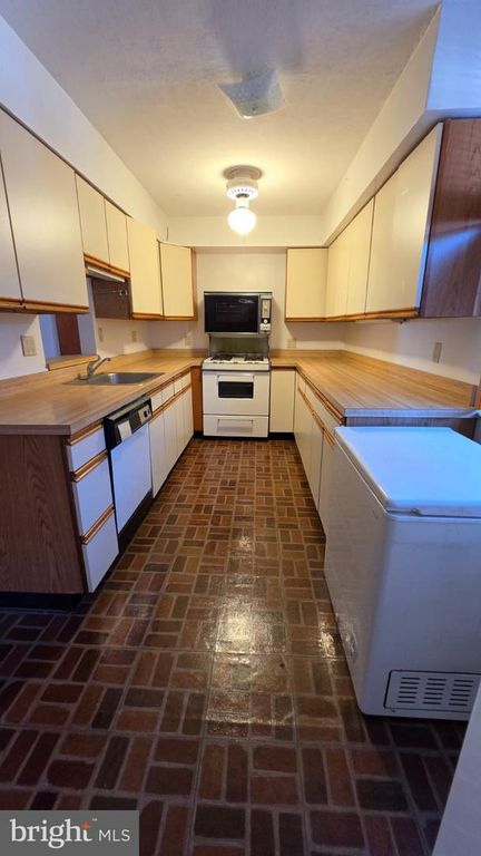 8112 ROWLAND AVE, PHILADELPHIA, PA 19136 — photo 4
