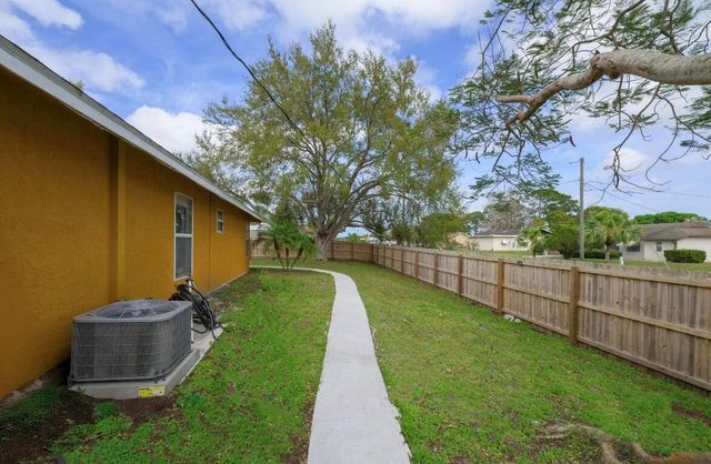 353 NW FERRIS Drive, Port St. Lucie, FL 34983