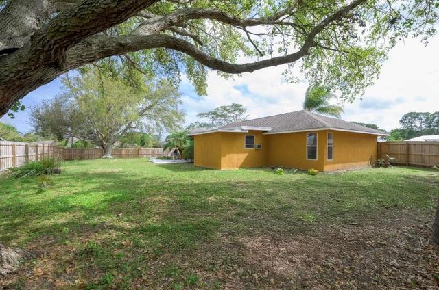 353 NW FERRIS Drive, Port St. Lucie, FL 34983