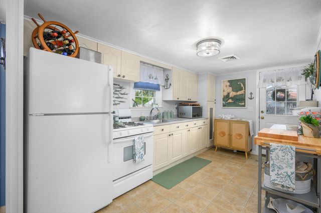 26 Wixon Road, Dennis Port, MA 02639