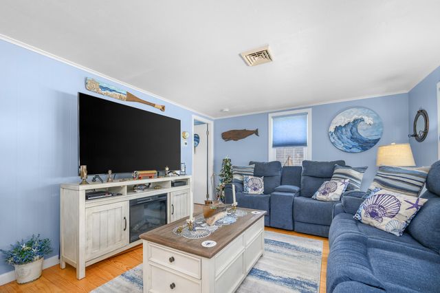 26 Wixon Road, Dennis Port, MA 02639