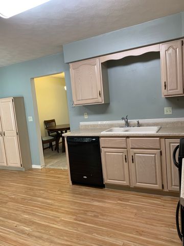 4704 9th Street 2, East Moline, IL 61244