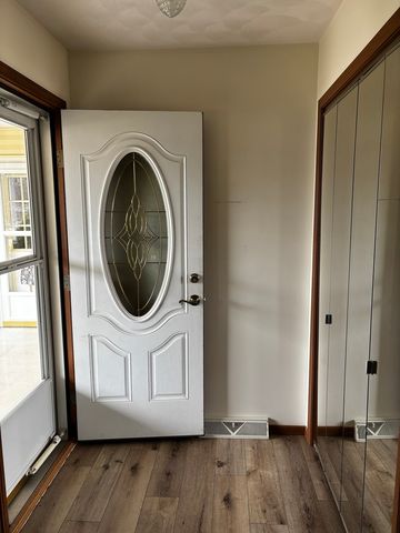 4704 9th Street 2, East Moline, IL 61244