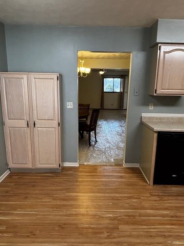 4704 9th Street 2, East Moline, IL 61244