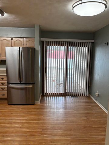 4704 9th Street 2, East Moline, IL 61244