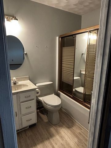 4704 9th Street 2, East Moline, IL 61244