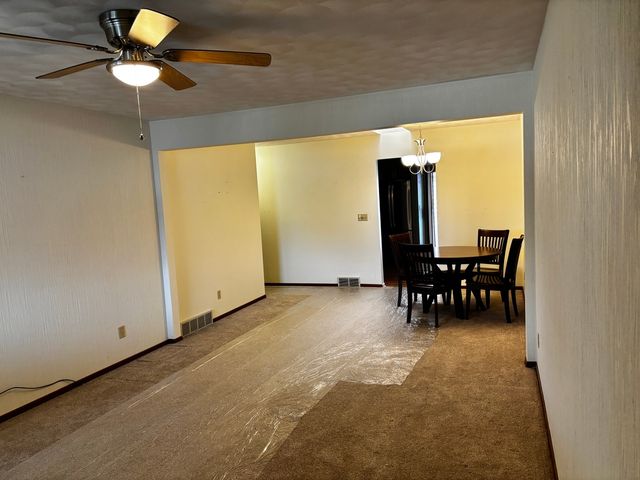 4704 9th Street 2, East Moline, IL 61244