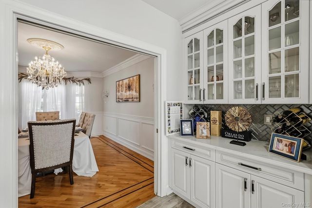 18 King Arthur Court, New City, NY 10956