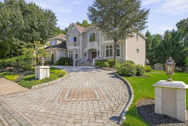 18 King Arthur Court, New City, NY 10956