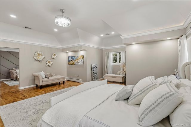 18 King Arthur Court, New City, NY 10956