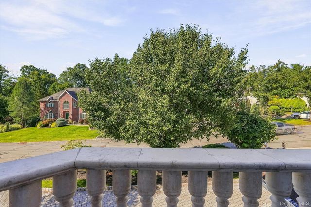 18 King Arthur Court, New City, NY 10956