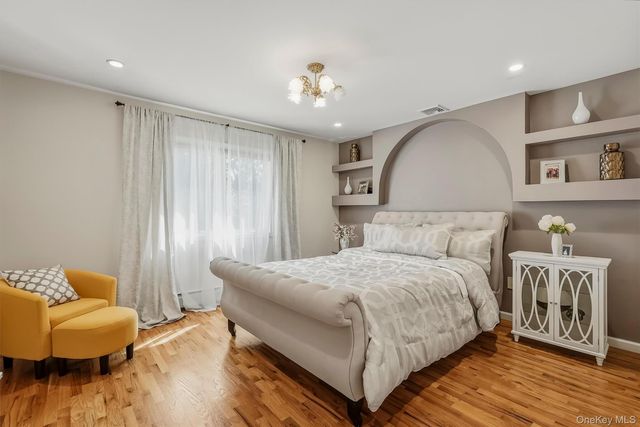 18 King Arthur Court, New City, NY 10956
