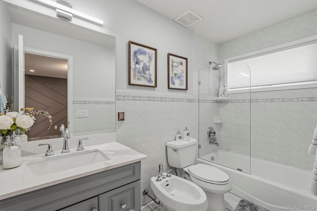 18 King Arthur Court, New City, NY 10956