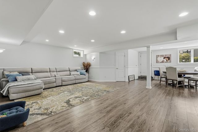 18 King Arthur Court, New City, NY 10956