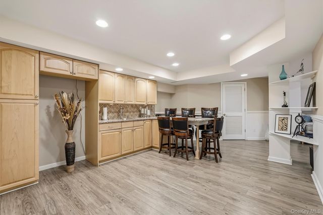 18 King Arthur Court, New City, NY 10956