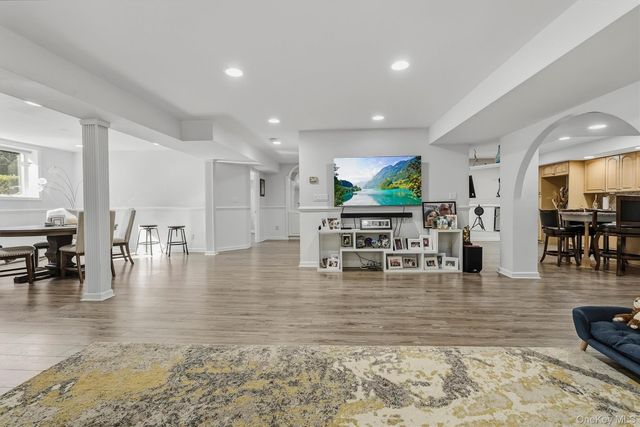 18 King Arthur Court, New City, NY 10956