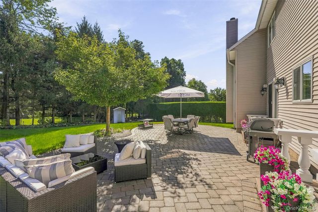 18 King Arthur Court, New City, NY 10956