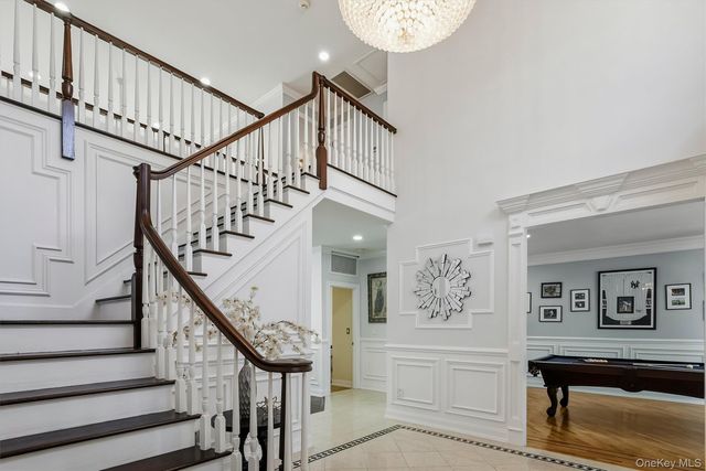 18 King Arthur Court, New City, NY 10956