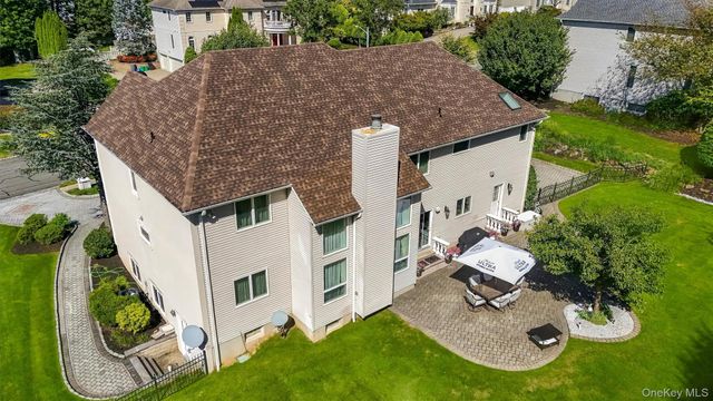 18 King Arthur Court, New City, NY 10956