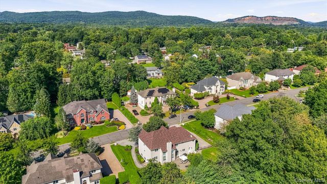 18 King Arthur Court, New City, NY 10956