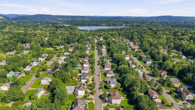 18 King Arthur Court, New City, NY 10956