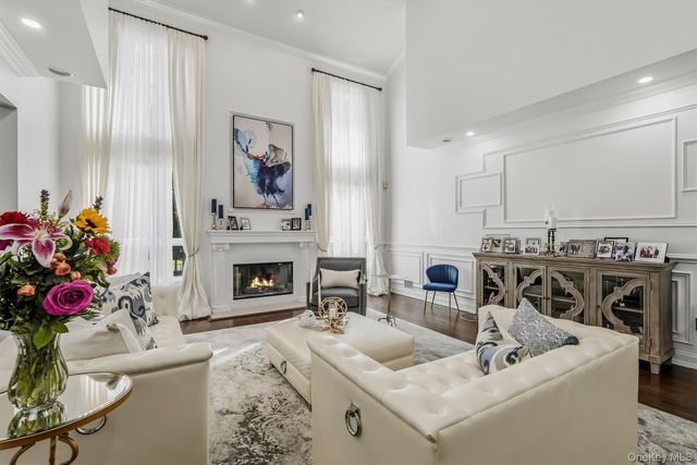 18 King Arthur Court, New City, NY 10956