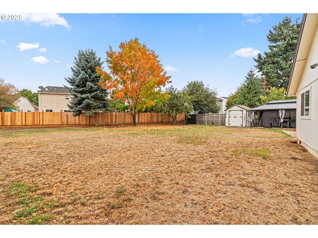 3893 N CLAREY St, Eugene, OR 97402