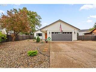 3893 N CLAREY St, Eugene, OR 97402