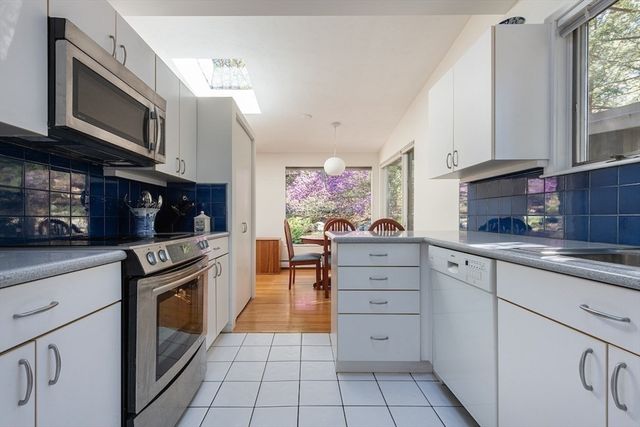 3 Compton Cir, Lexington, MA 02421