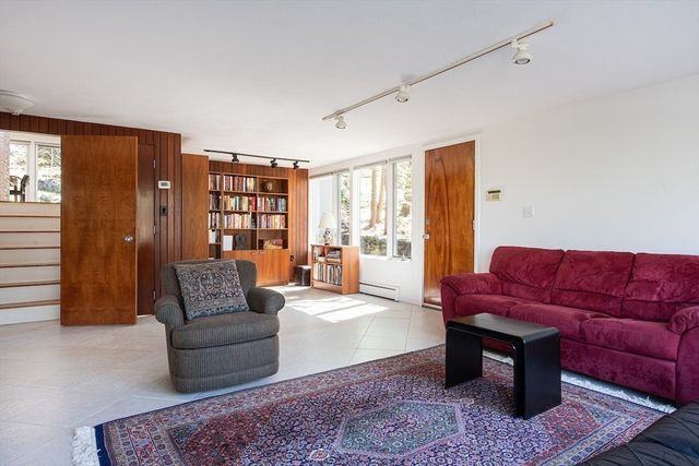 3 Compton Cir, Lexington, MA 02421