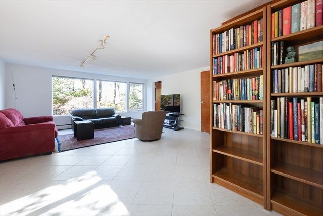 3 Compton Cir, Lexington, MA 02421