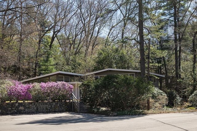 3 Compton Cir, Lexington, MA 02421