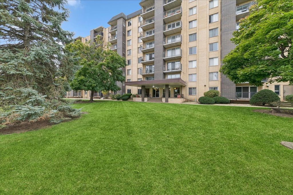 5400 Walnut Avenue 206, Downers Grove, IL 60515 — photo 2