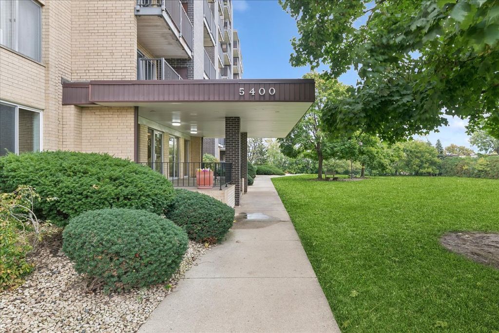 5400 Walnut Avenue 206, Downers Grove, IL 60515 — photo 3