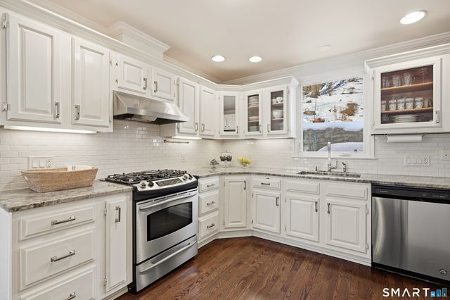 5 Halliwell Drive, Stamford, CT 06902