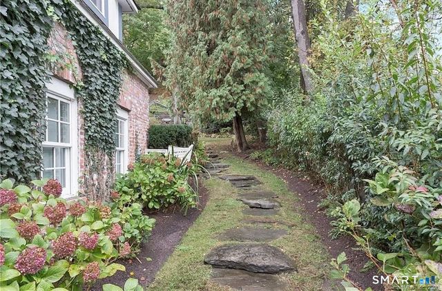 5 Halliwell Drive, Stamford, CT 06902