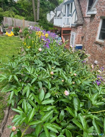 5 Halliwell Drive, Stamford, CT 06902