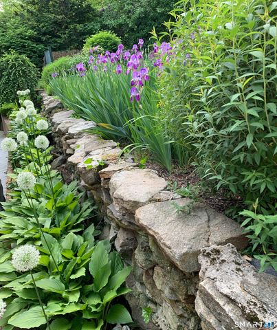 5 Halliwell Drive, Stamford, CT 06902