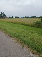 Paul Carr Drive, Checotah, OK 74426