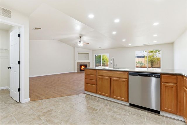 1975 W Tudor Lane, Hanford, CA 93230