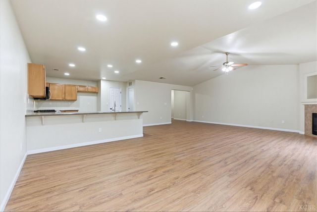 1975 W Tudor Lane, Hanford, CA 93230