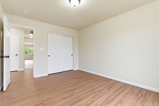 1975 W Tudor Lane, Hanford, CA 93230